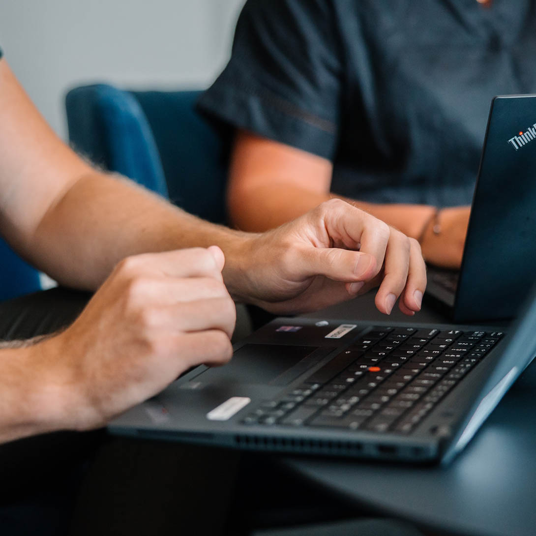 Upptäck Sidekick - din AI-assistent för effektiv lönehantering