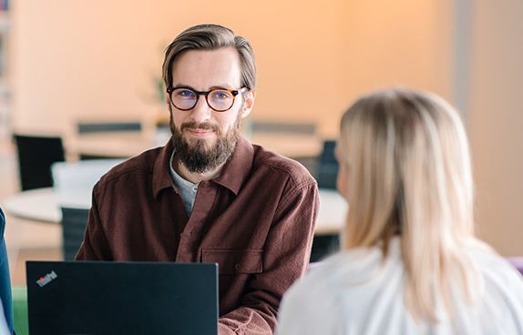 <span id="hs_cos_wrapper_name" class="hs_cos_wrapper hs_cos_wrapper_meta_field hs_cos_wrapper_type_text" style="" data-hs-cos-general-type="meta_field" data-hs-cos-type="text" >HR guide - 6 frågor och svar</span>